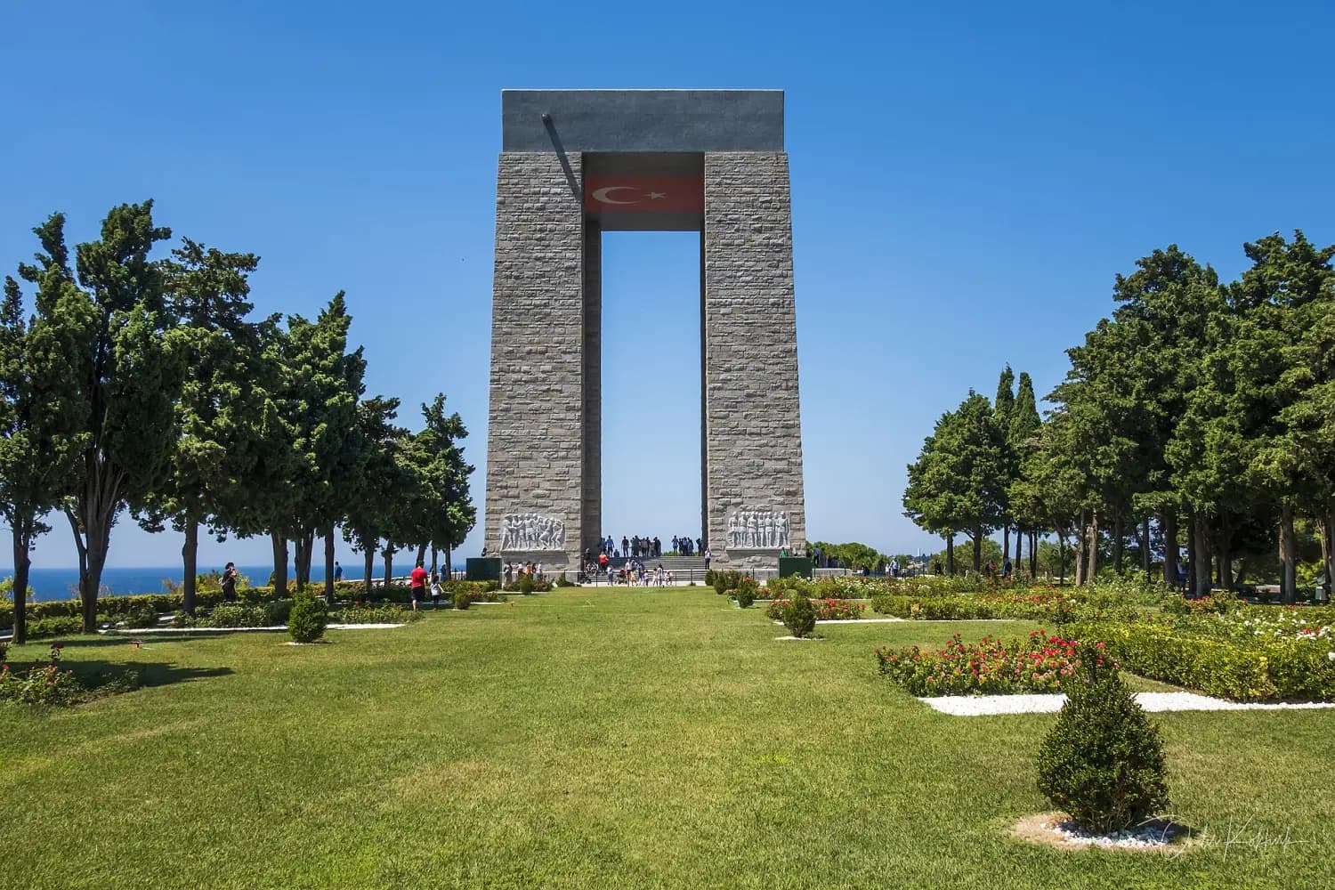 Gelibolu Tarihi Milli Parkı'nın kıyı manzarası ve Çanakkale Boğazı, Eceabat
