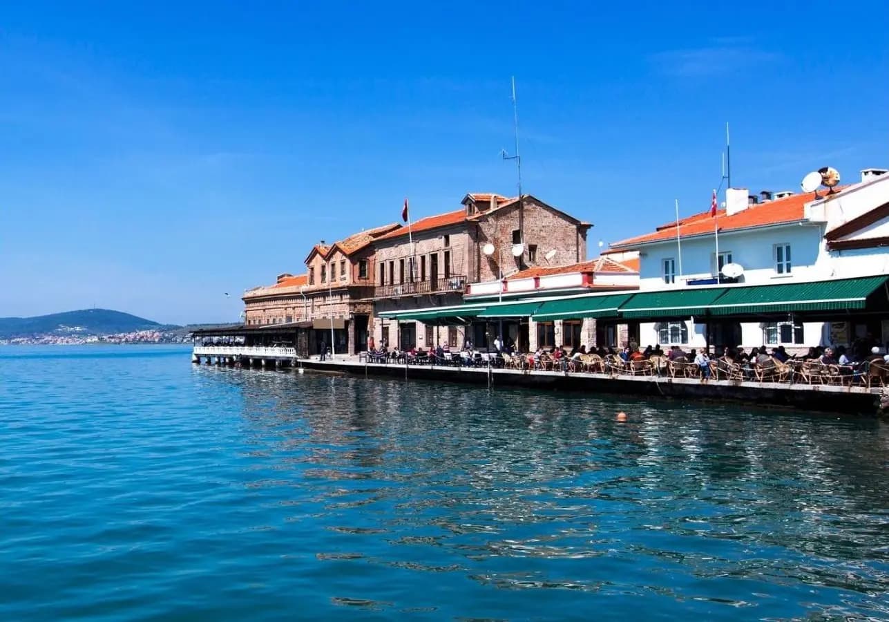 Şeytan Sofrası tepesinden Ayvalık adaları ve zeytinlikler, Balıkesir